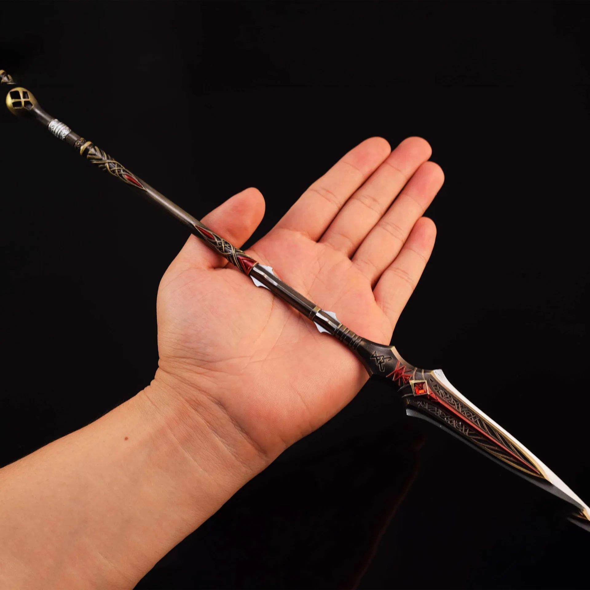 Cosplay Prop Dagger - 35 センチメートルデプニエ槍クレイトス槍モデル神戦争ゲーム周辺機器フルメタル剣コスプレ工芸品装飾品子供のギフトのおもちゃ