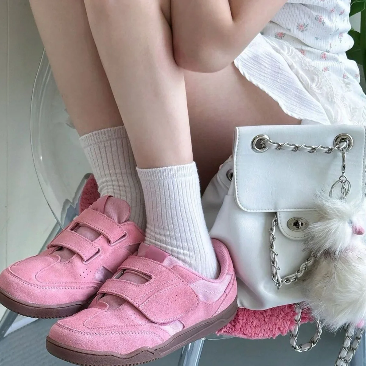 女性用ベルクロストラップレトロスニーカー、ソフトピンクスエー - Velcro Hook Loop のレビューと価格